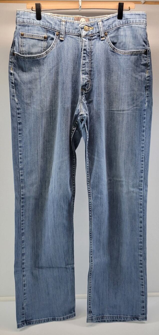 D2) Timberland Straight Fit Men Medium Wash Blue Denim Jeans Size 34 x 32